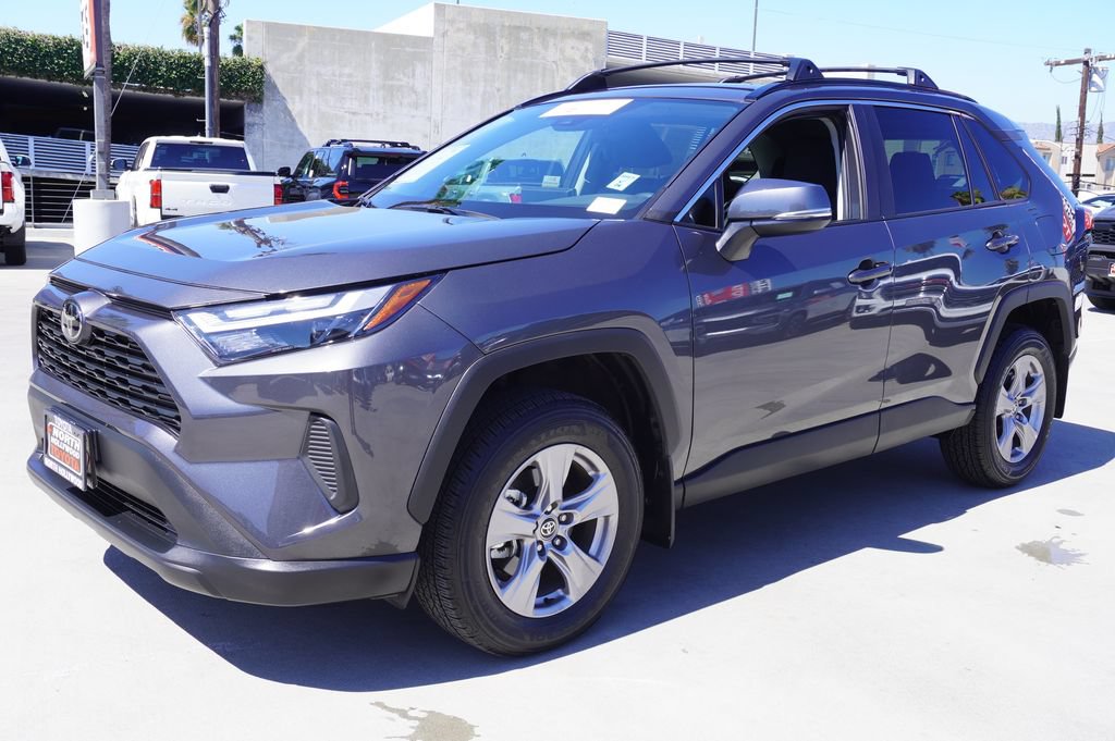 Used 2025 Toyota RAV4 XLE w/ Convenience Package FWD image 4