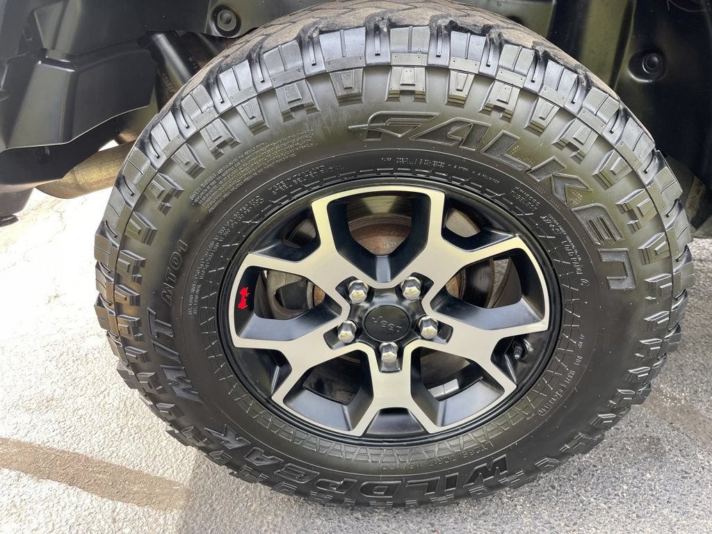 Used 2020 Jeep Wrangler Unlimited Rubicon w/ Dual Top Group AWD/4WD image 27