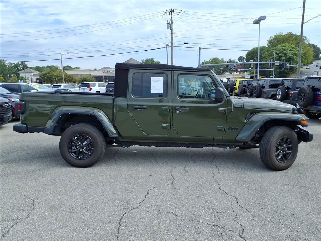 Used 2022 Jeep Gladiator Sport AWD/4WD image 3