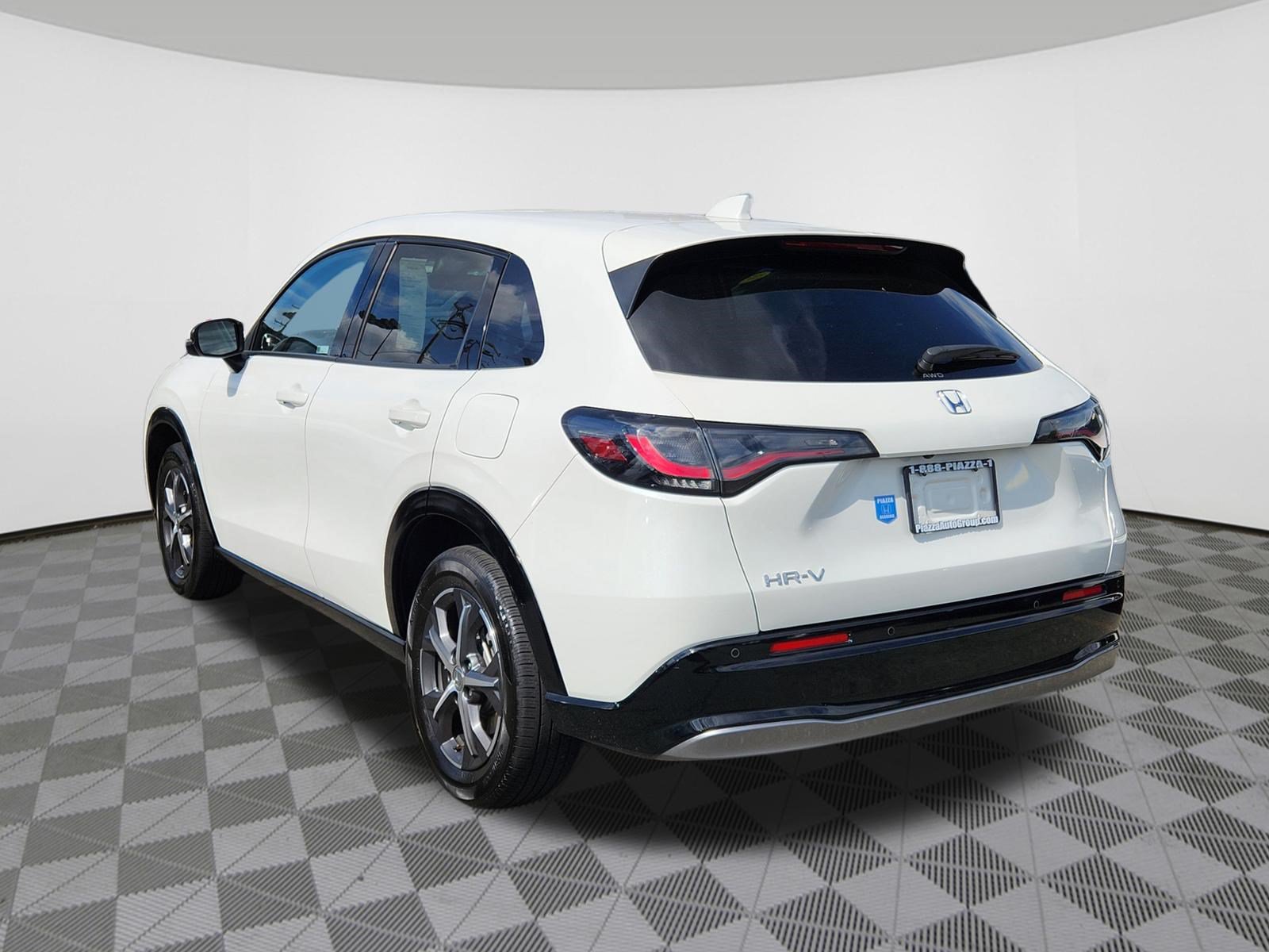 Certified 2024 Honda HR-V EX-L image 3