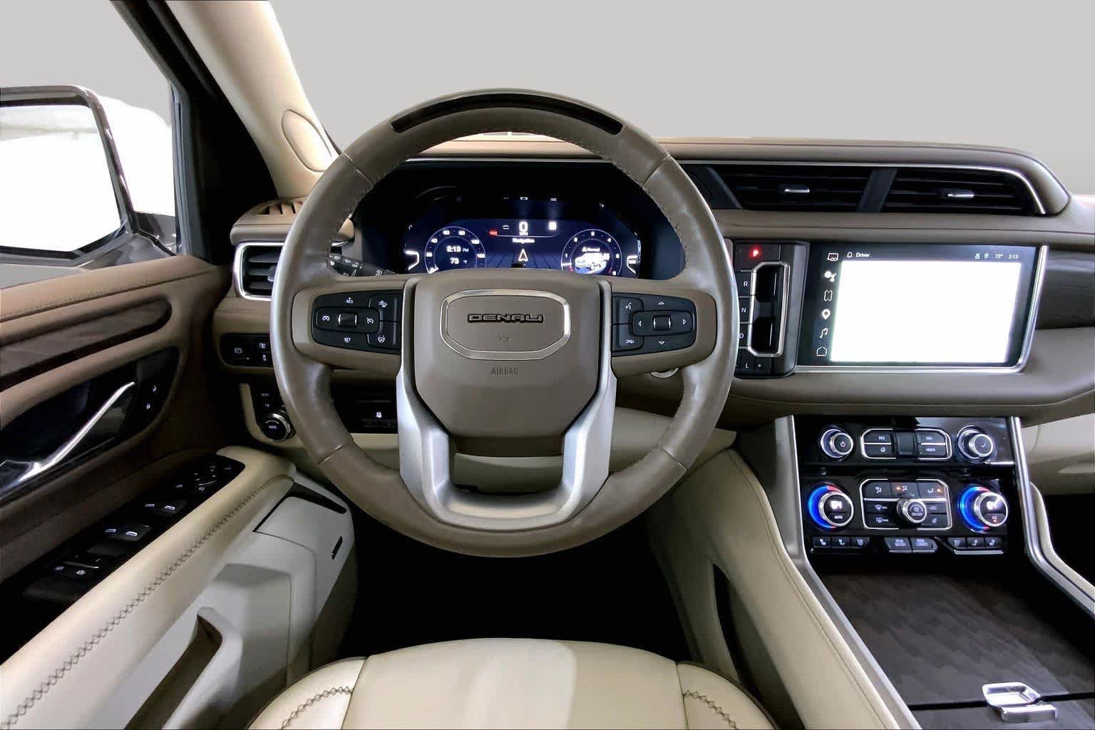 Used 2023 GMC Yukon XL Denali w/ Advanced Technology Package AWD/4WD image 5