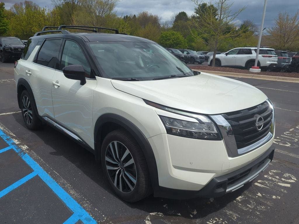 Used 2024 Nissan Pathfinder Platinum AWD/4WD image 7