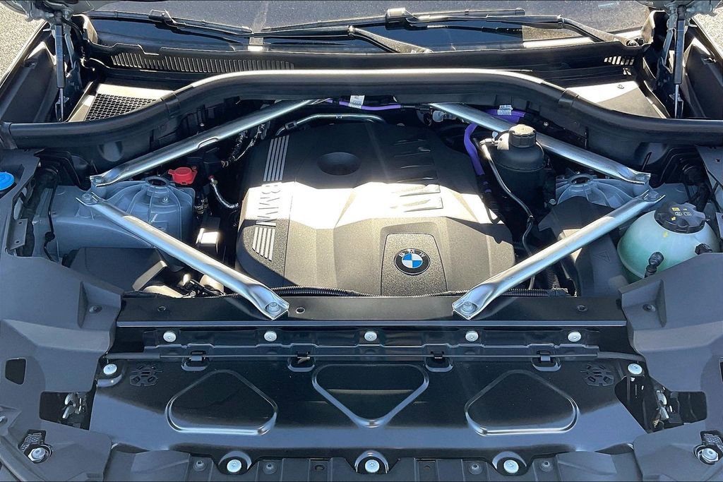 New 2026 BMW X5 xDrive40i w/ M Sport Package AWD/4WD image 12