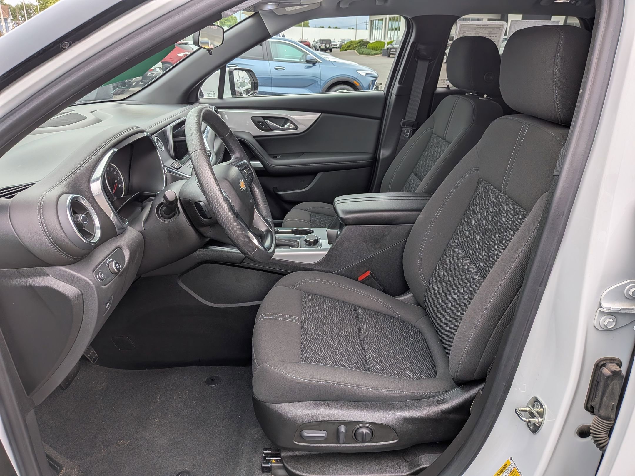 Used 2022 Chevrolet Blazer LT FWD image 18