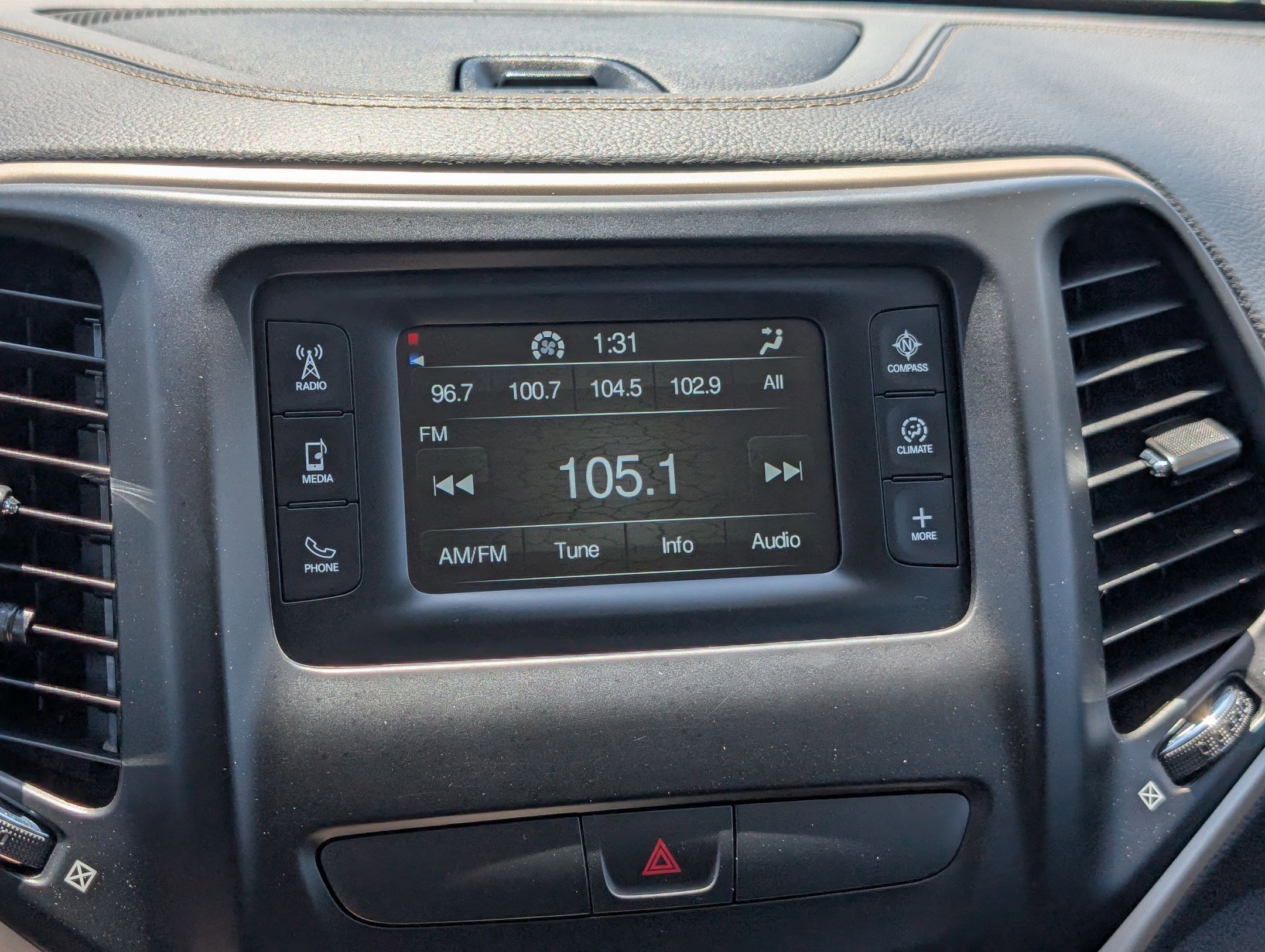 Used 2016 Jeep Cherokee Sport w/ Cold Weather Group AWD/4WD image 18