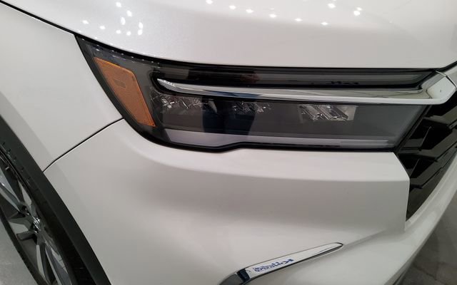 Used 2025 Honda Pilot Touring image 7