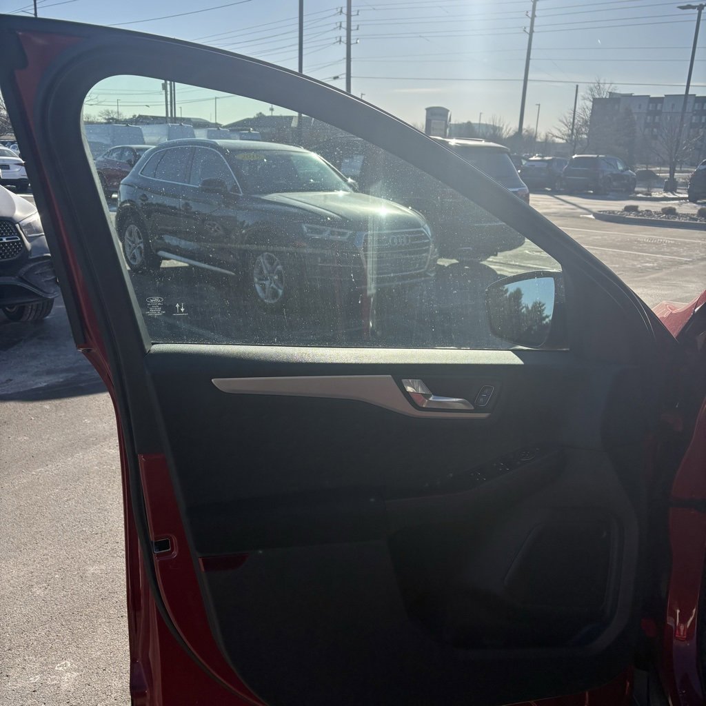 Used 2020 Ford Escape SE image 11