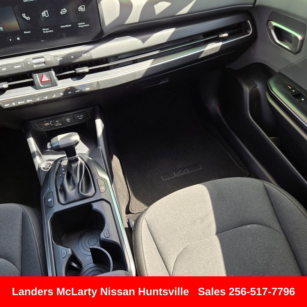 Used 2025 Kia K4 LXS image 16