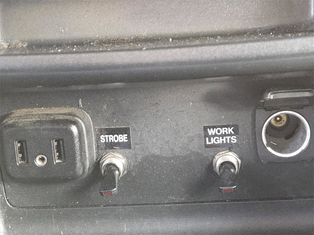 Used 2022 Chevrolet Colorado LT w/ Fleet Safety Package image 5