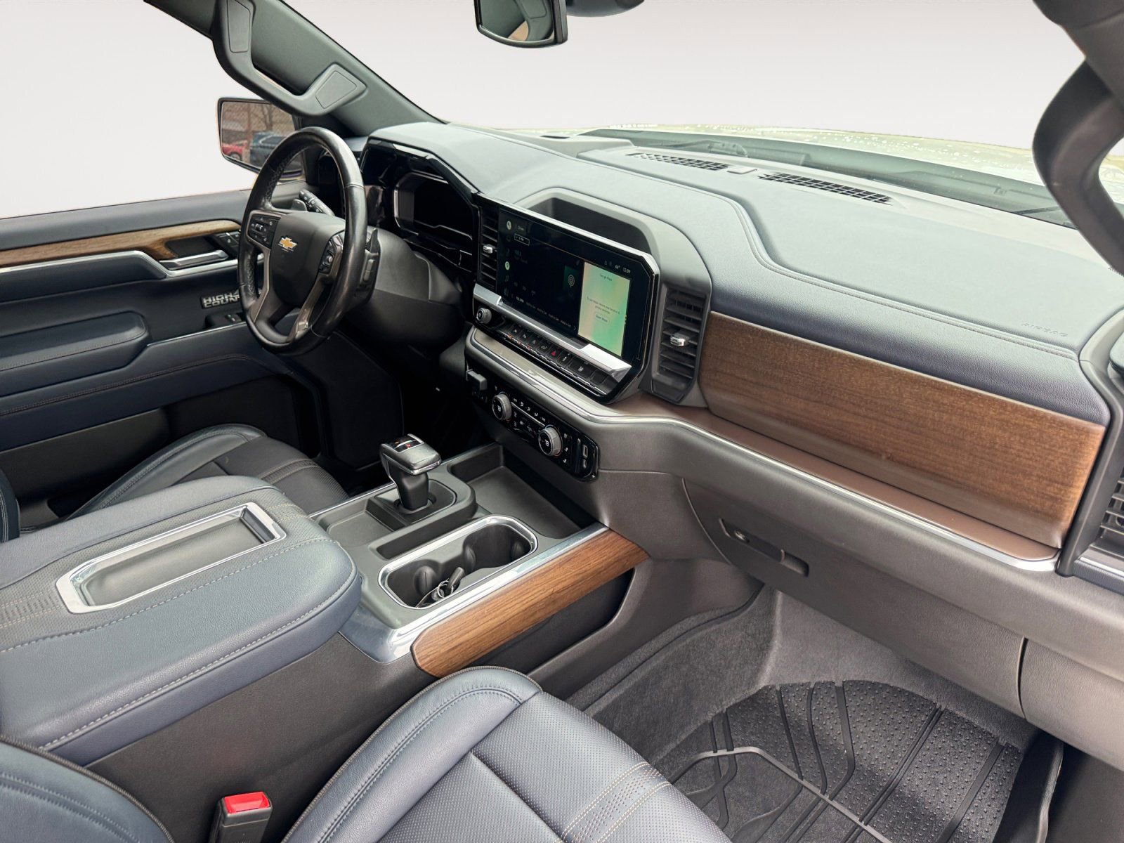Used 2022 Chevrolet Silverado 1500 High Country w/ High Country Premium Package image 15