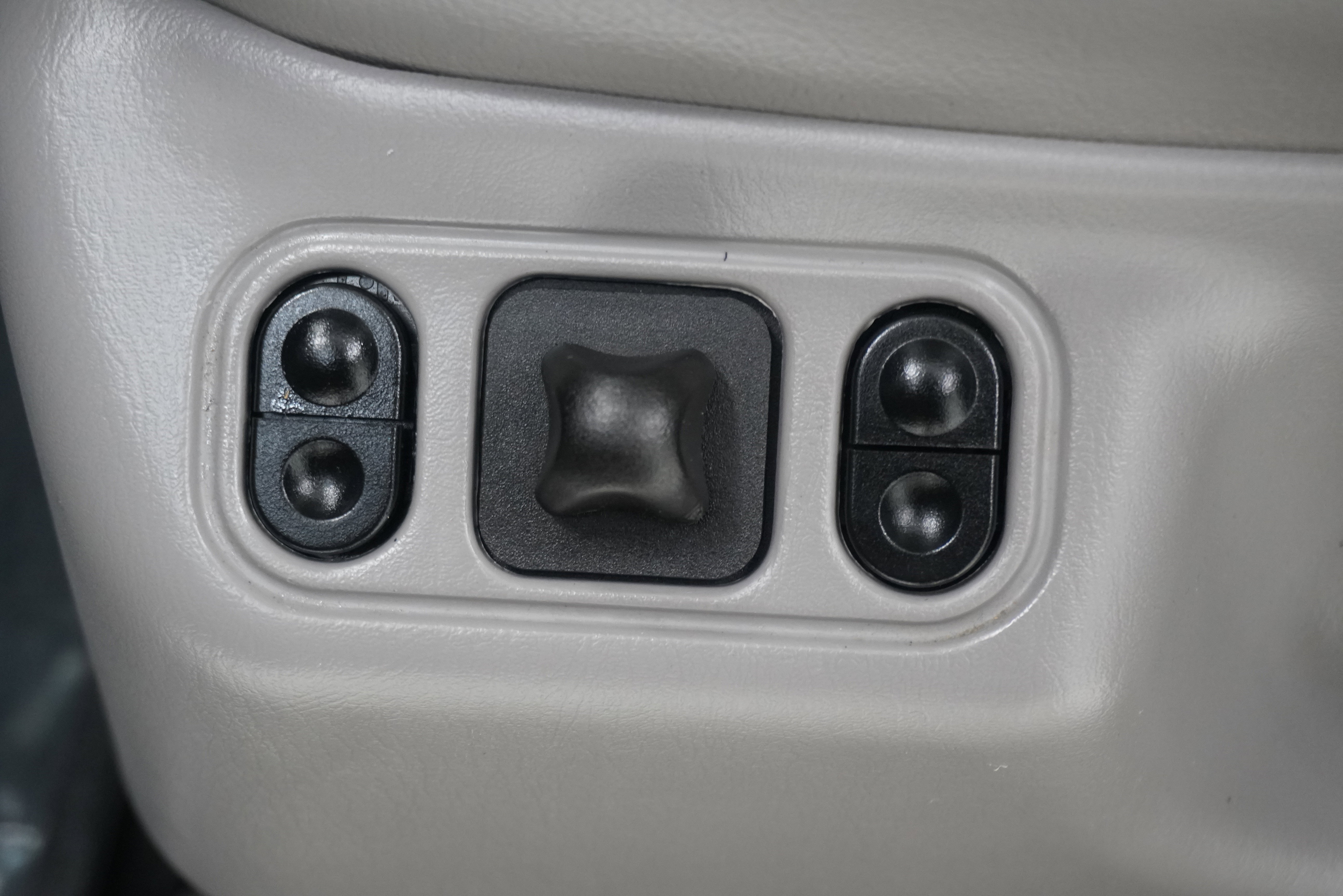 Used 1999 Ford Expedition XLT image 16