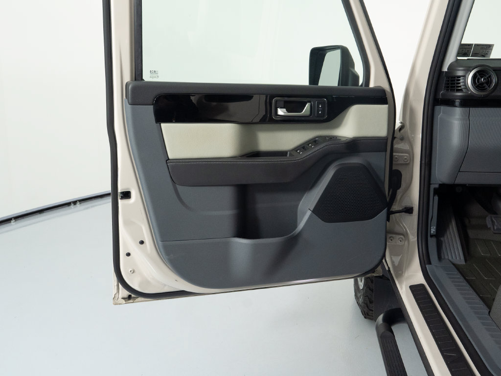 Used 2025 INEOS Grenadier Station Wagon AWD/4WD image 9