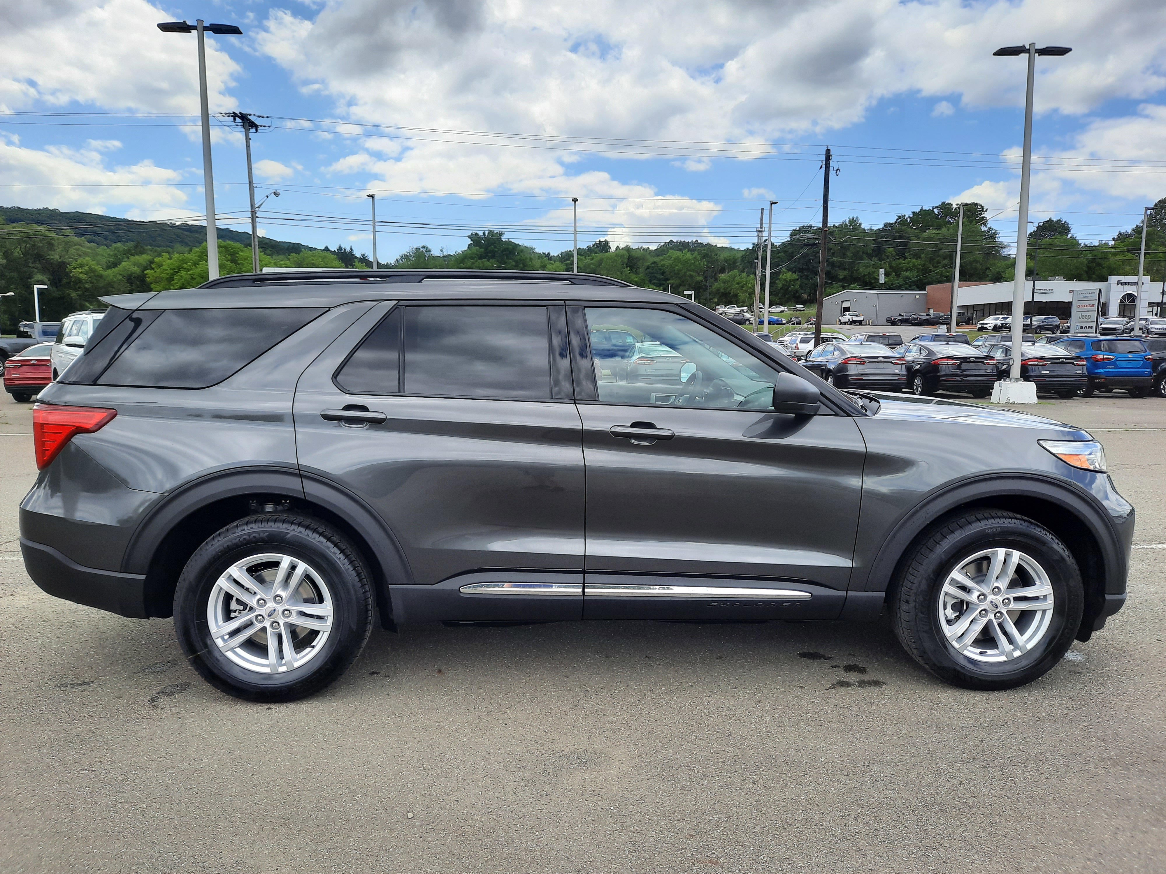 Used 2020 Ford Explorer XLT w/ Equipment Group 202A image 8
