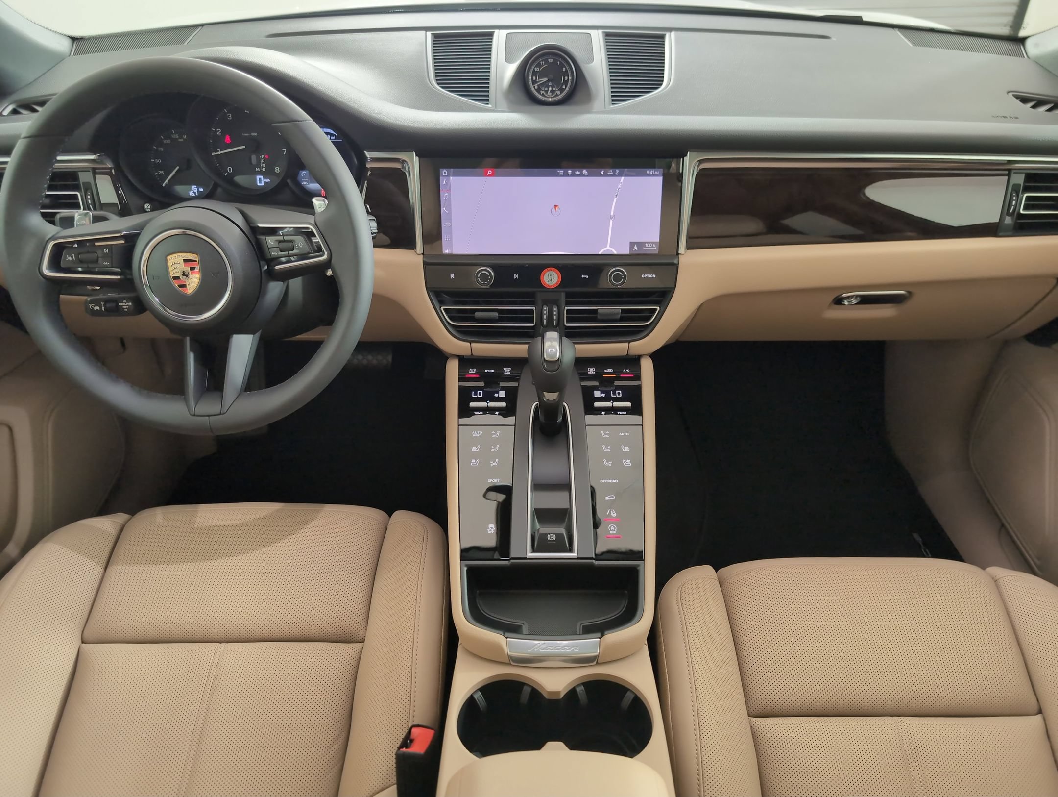 Certified 2025 Porsche Macan AWD/4WD image 21