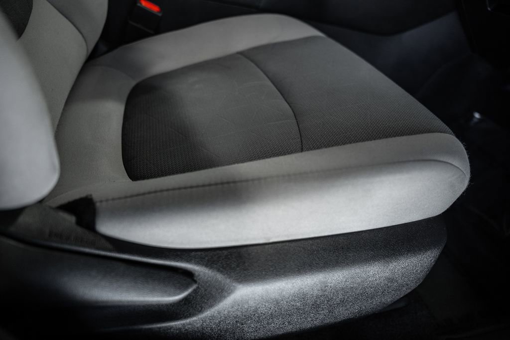 Used 2022 Toyota RAV4 XLE image 26