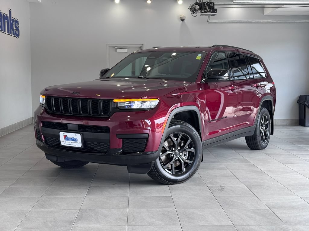 Used 2025 Jeep Grand Cherokee L Laredo AWD/4WD image 2