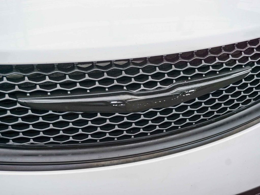 Used 2018 Chrysler Pacifica Limited FWD image 11