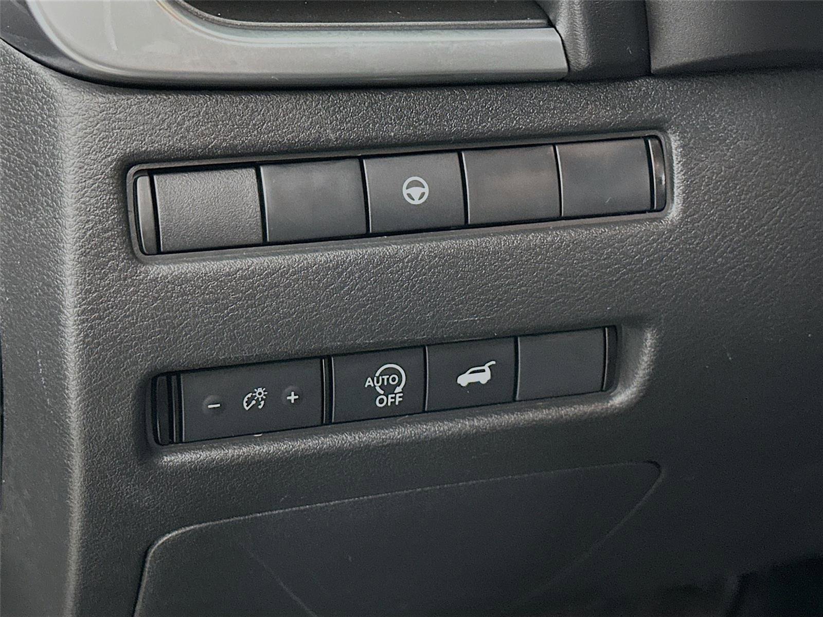 Used 2024 Nissan Rogue SV image 14