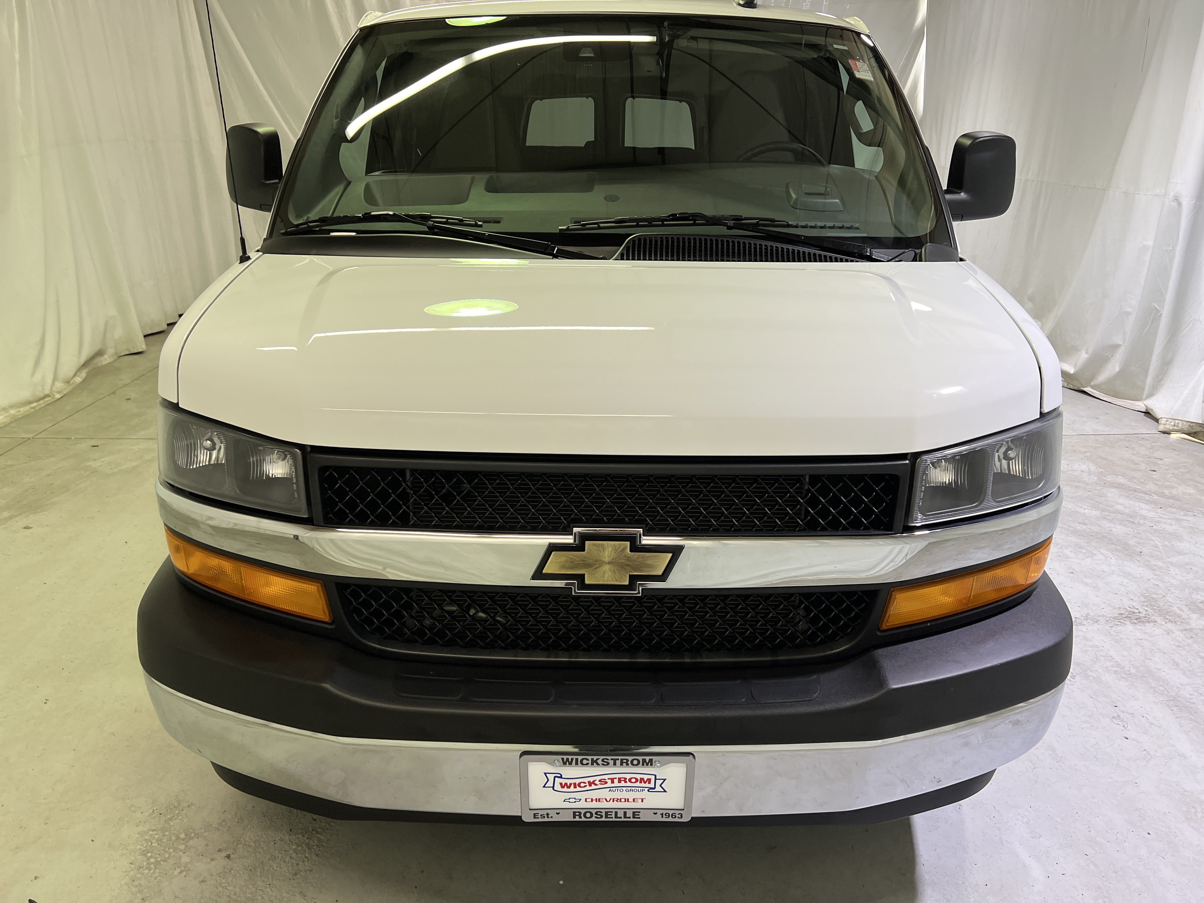 Certified 2025 Chevrolet Express 3500 LT w/ LT Preferred Equipment Group RWD image 3