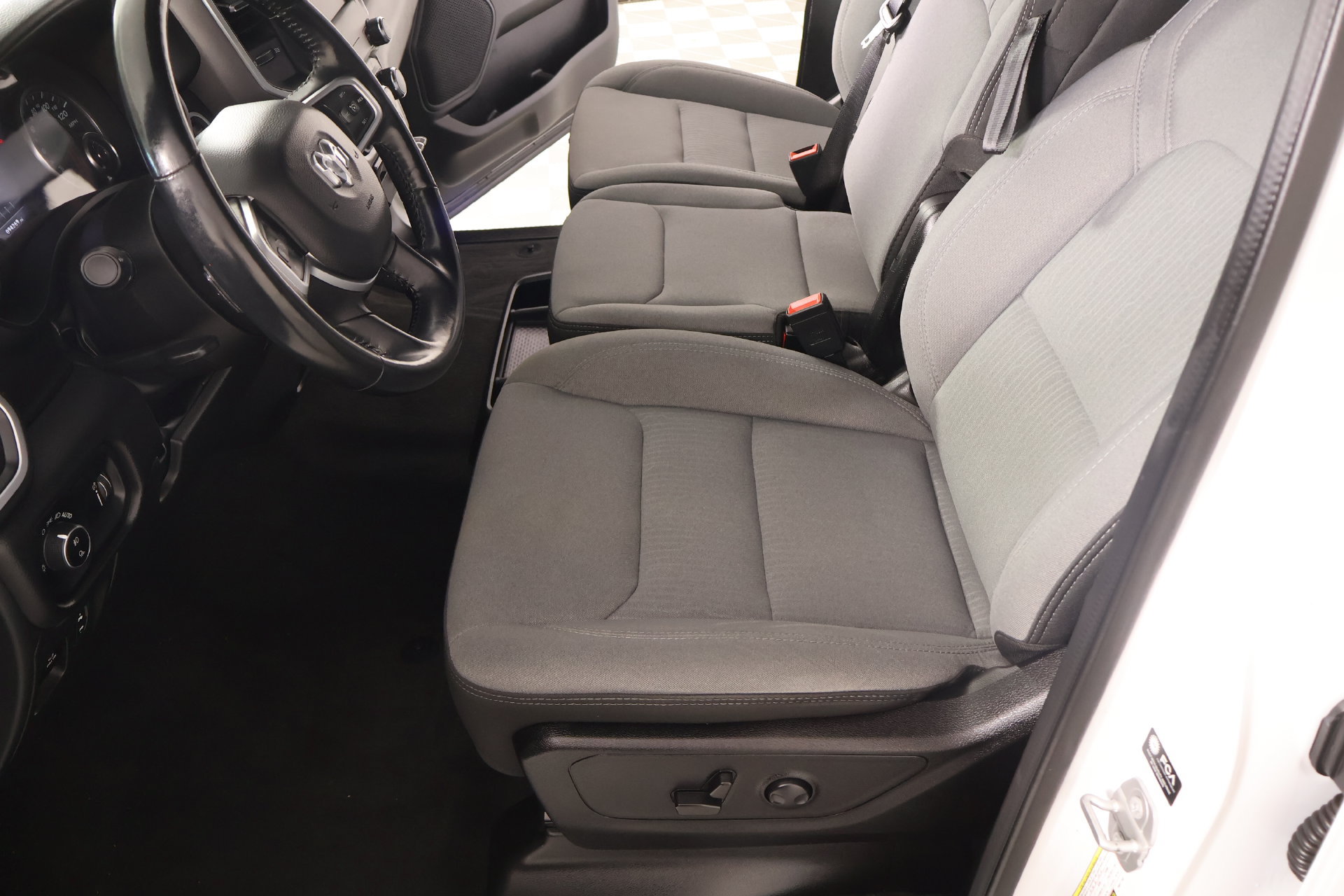 Used 2023 RAM 1500 Big Horn AWD/4WD image 10