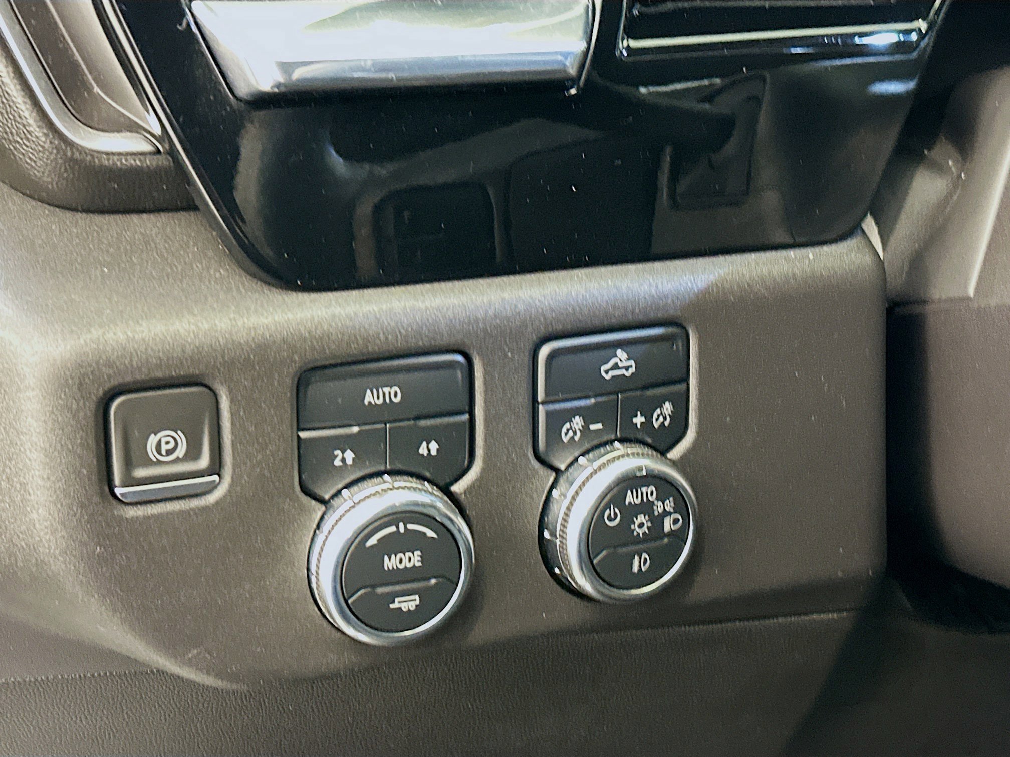 Used 2024 GMC Sierra 1500 Elevation image 17