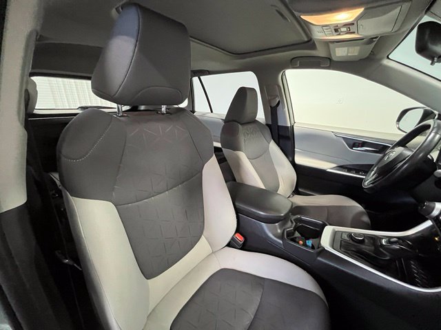 Used 2021 Toyota RAV4 XLE w/ Convenience Package AWD/4WD image 9