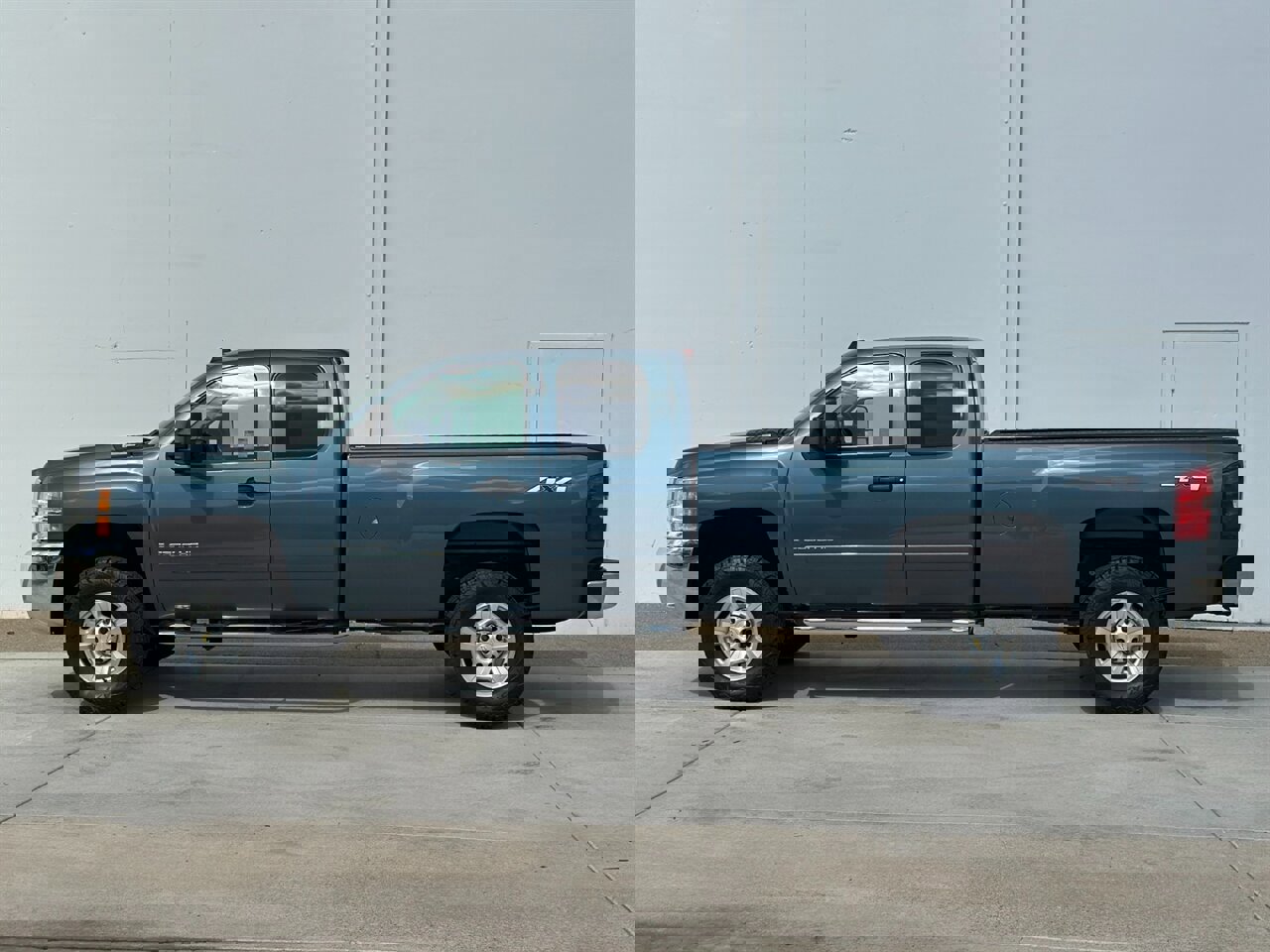 Used 2007 Chevrolet Silverado 2500 LT w/ 2LT Audio Package image 2