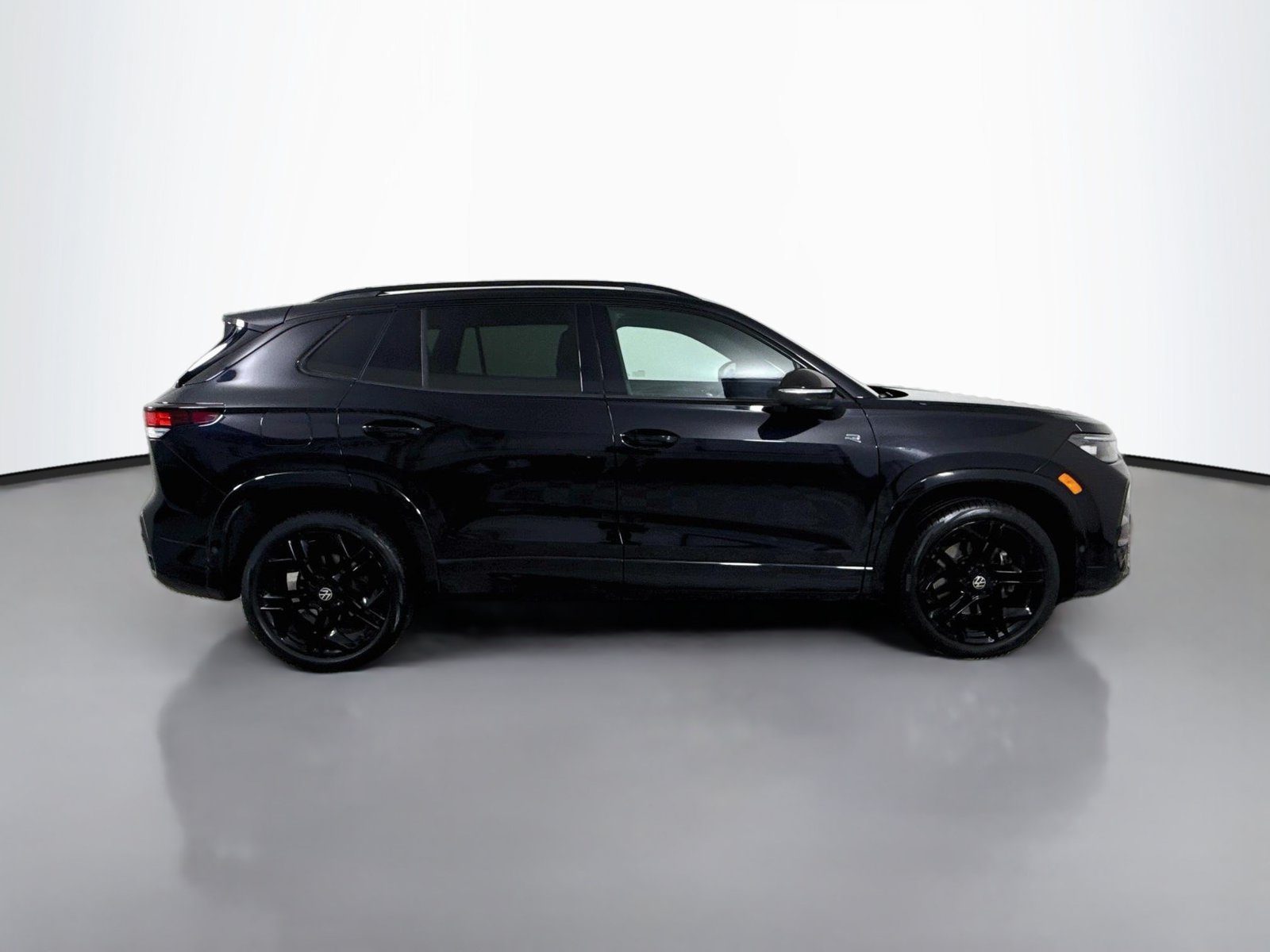 Certified 2025 Volkswagen Tiguan SE R-Line AWD/4WD image 8