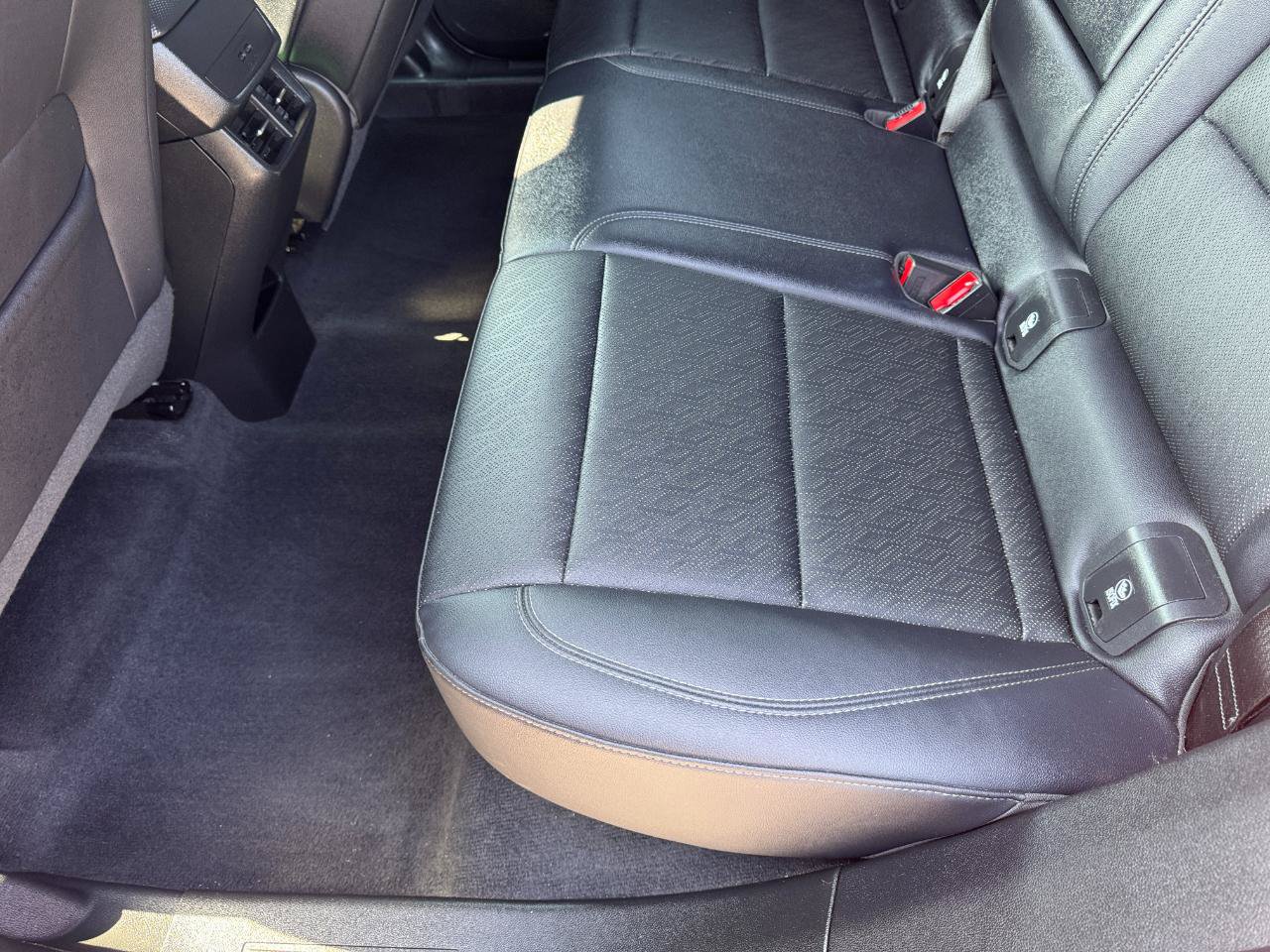 Used 2025 Chevrolet Equinox LT w/ Convenience Package II FWD image 16