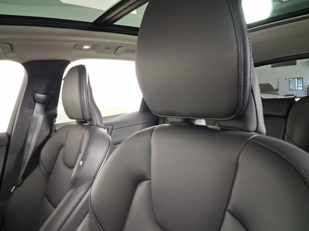 Certified 2024 Volvo XC60 B5 Core w/ Climate Package AWD/4WD image 23