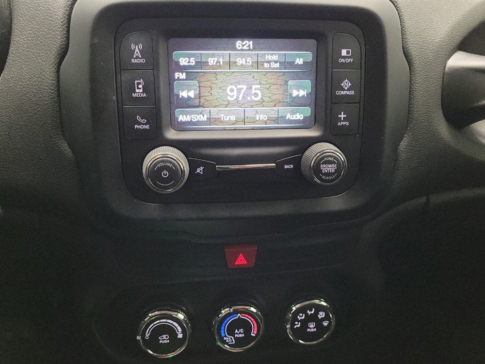 Used 2017 Jeep Renegade Latitude FWD image 25
