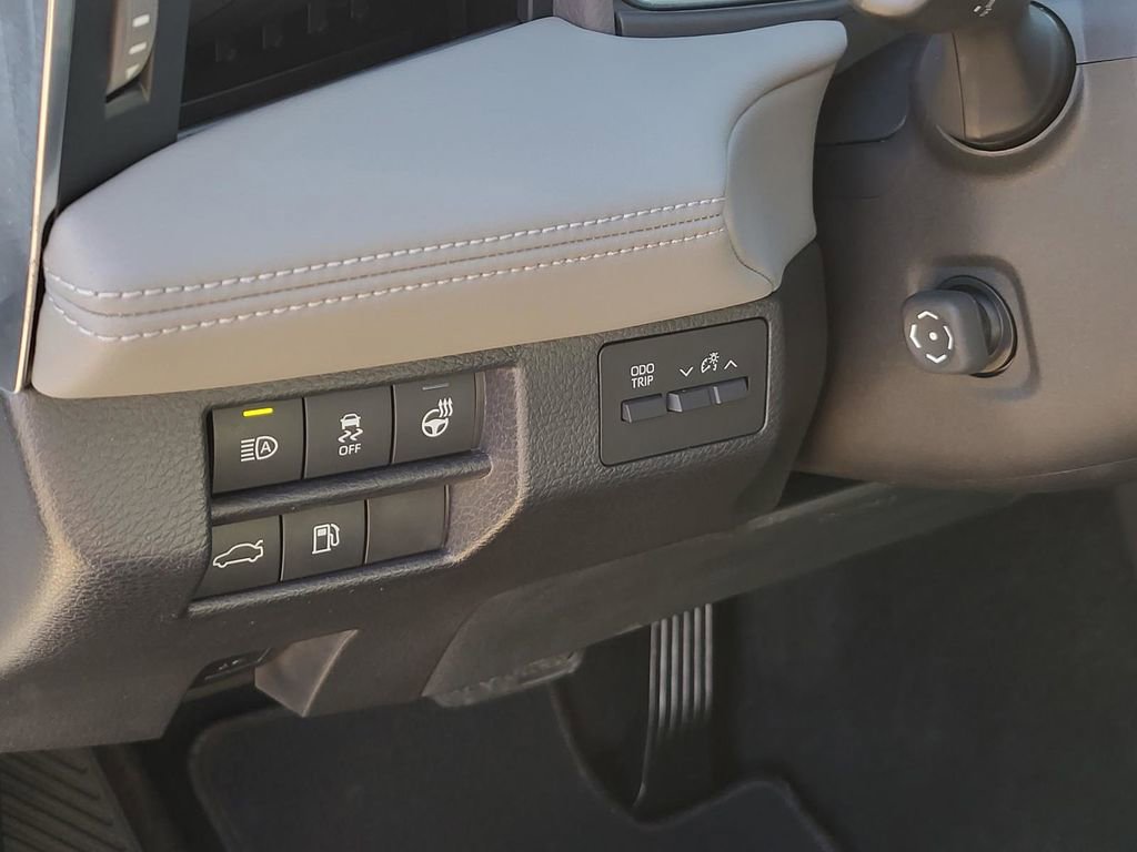 Used 2021 Toyota Avalon Limited image 20