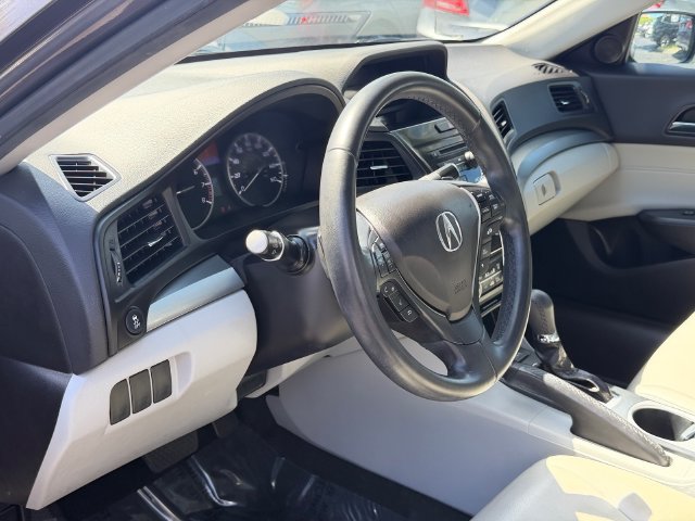 Used 2017 Acura ILX w/ AcuraWatch Plus Package FWD image 11