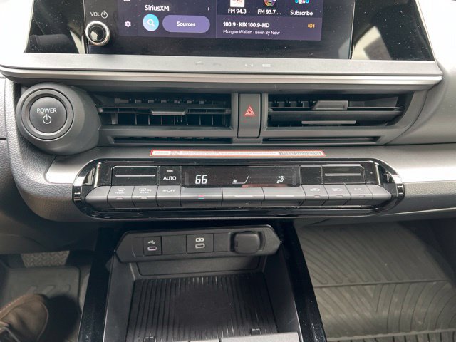Used 2025 Toyota Prius LE FWD image 17