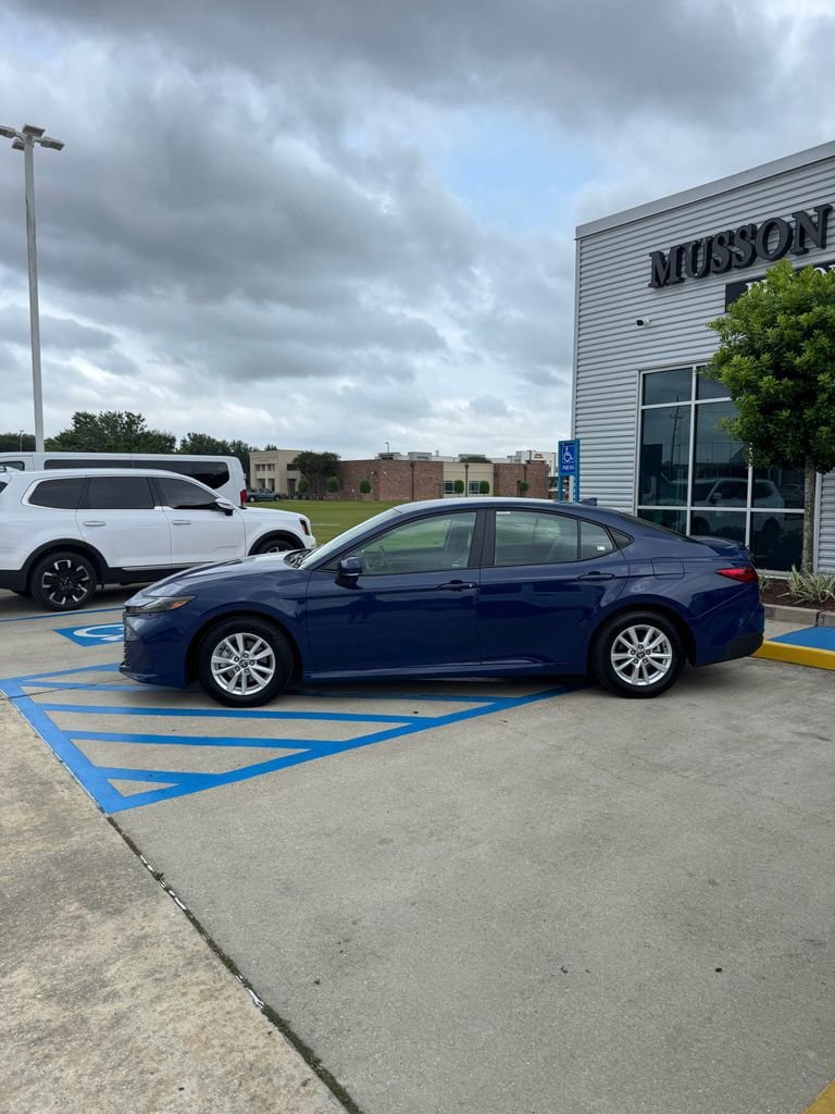 Used 2026 Toyota Camry LE w/ Convenience Package FWD image 3