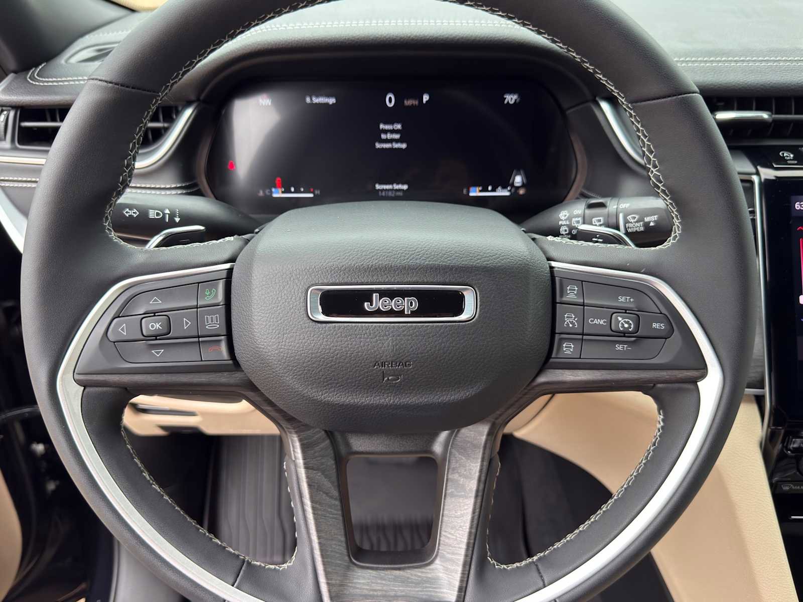 Used 2024 Jeep Grand Cherokee Limited AWD/4WD image 13