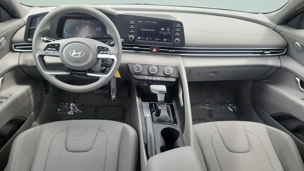 Used 2024 Hyundai Elantra SE FWD image 11