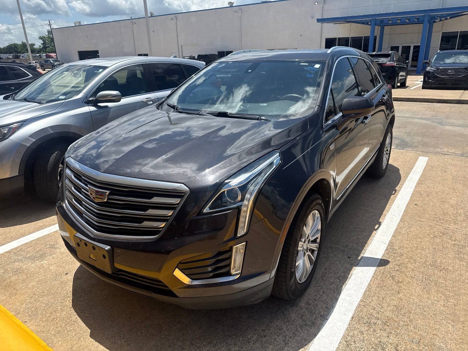 Used 2017 Cadillac XT5 FWD w/ LPO, Wheel Lock Package image 3