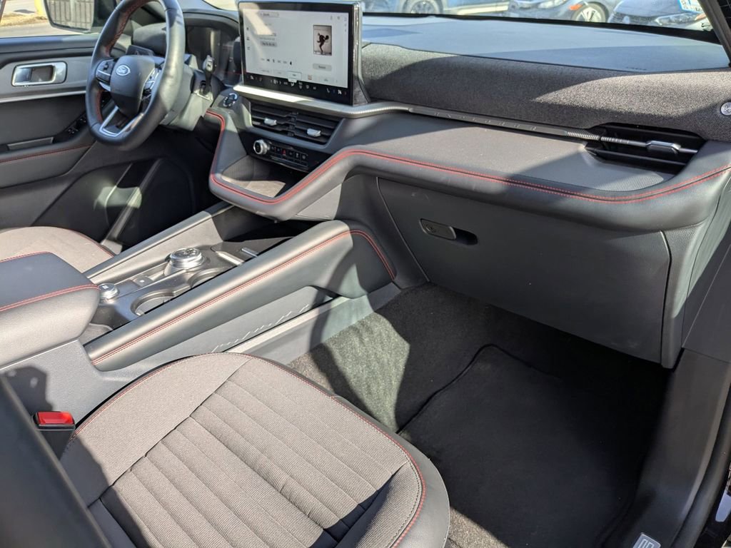 Used 2025 Ford Explorer ST-Line w/ ST-Line Street Pack image 34