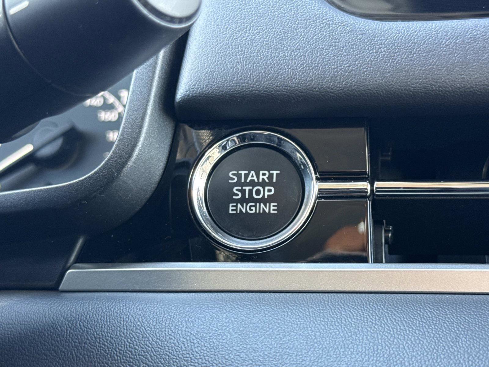 Used 2025 Mitsubishi Outlander SE image 13