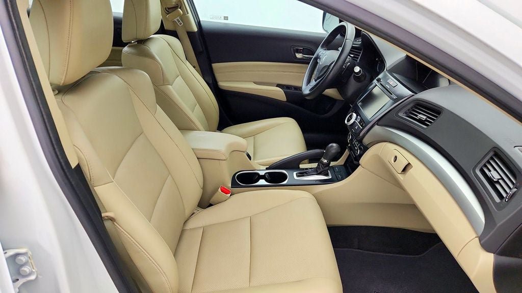 Used 2017 Acura ILX w/ Premium Package FWD image 25