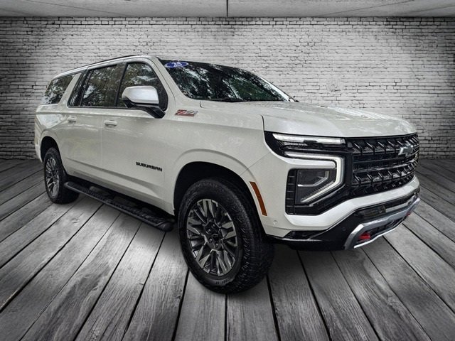 Used 2025 Chevrolet Suburban Z71 w/ Comfort Package image 2