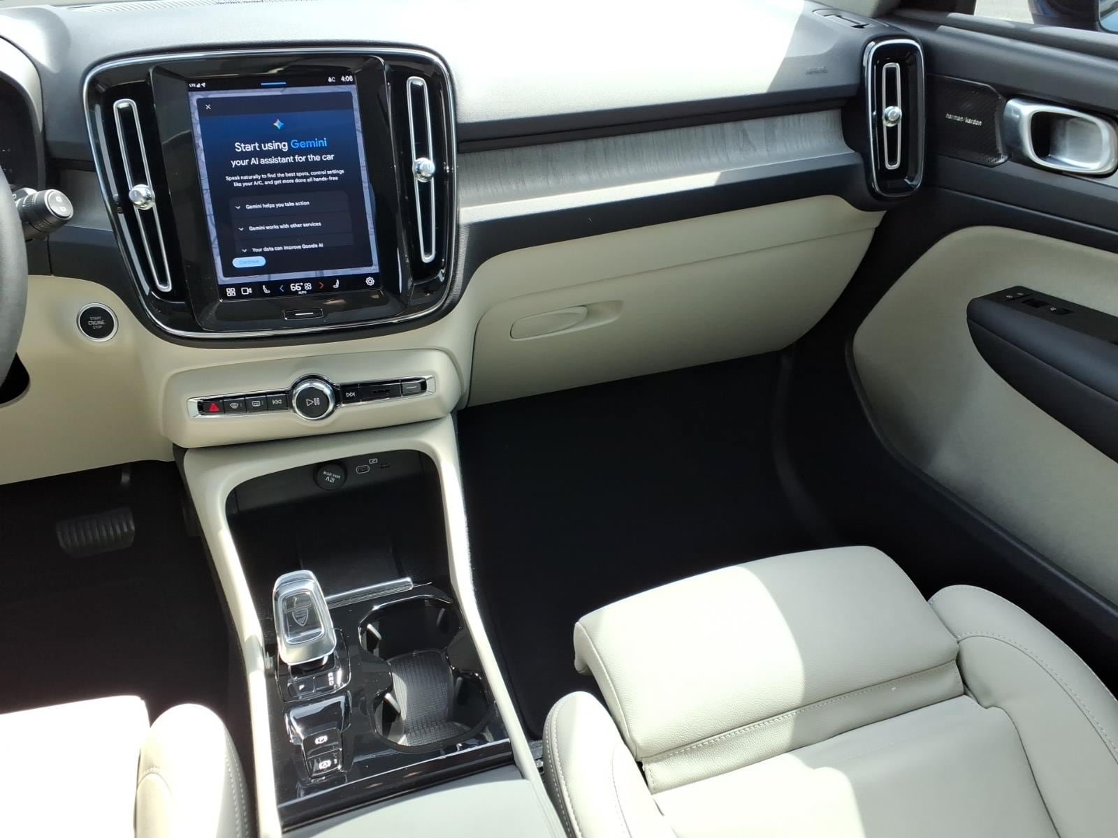 Certified 2023 Volvo XC40 B4 Ultimate FWD image 14
