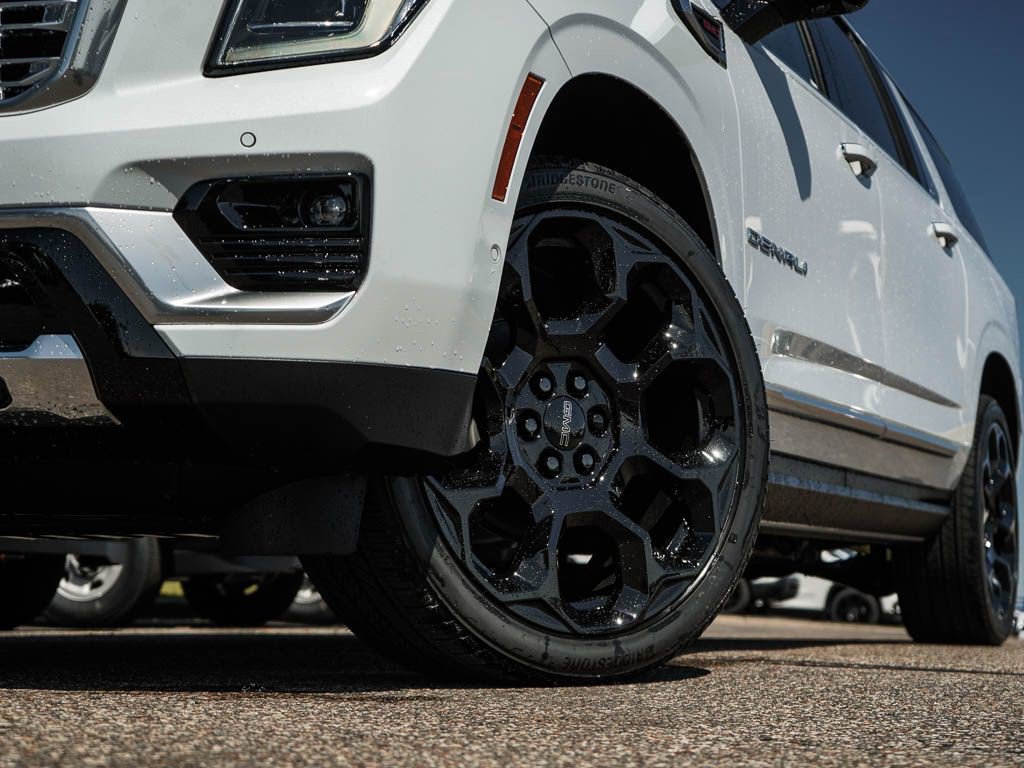 New 2026 GMC Yukon XL Denali w/ Denali Reserve Package AWD/4WD image 6