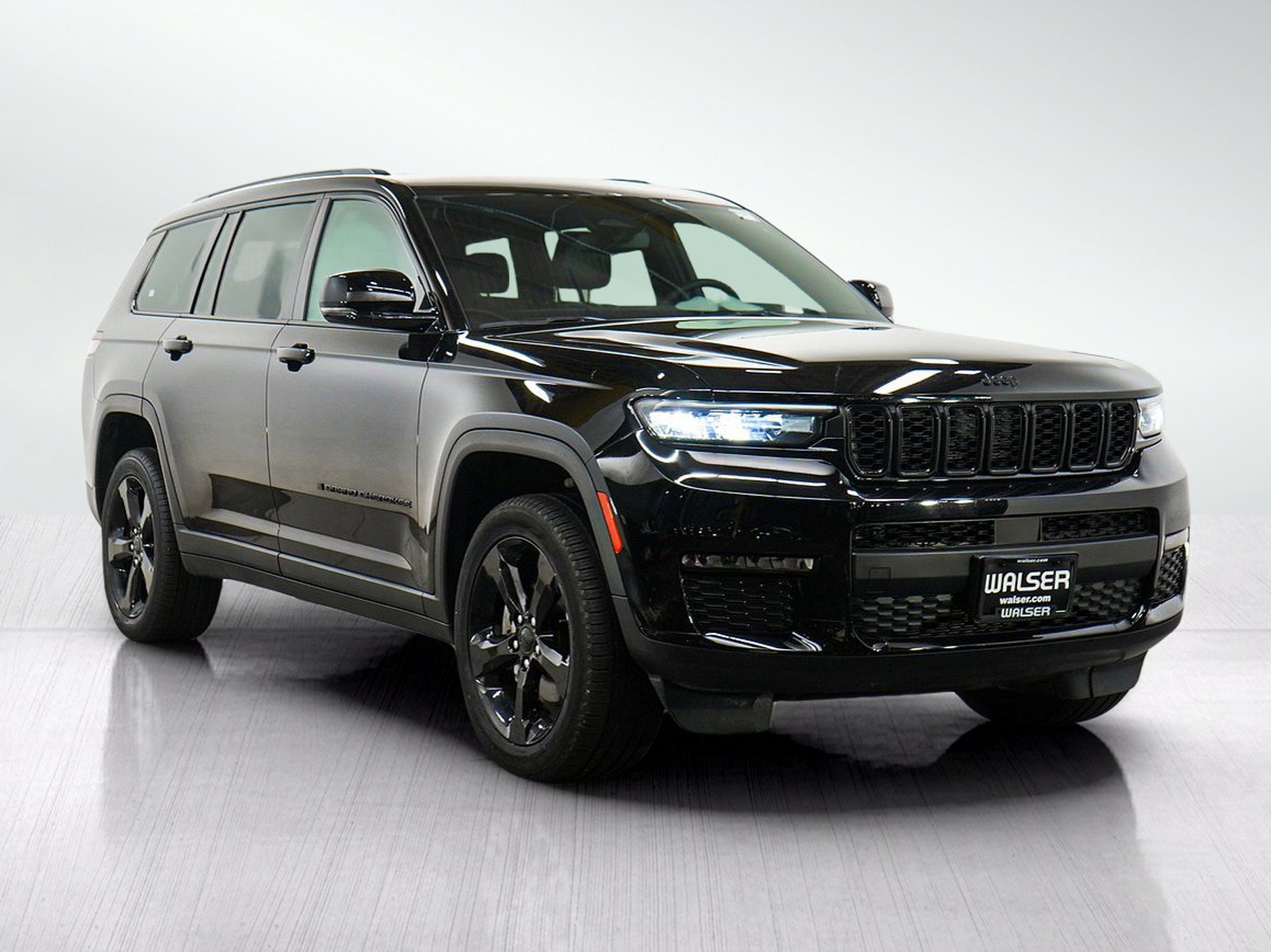 Used 2024 Jeep Grand Cherokee L Limited w/ Black Appearance Package AWD/4WD image 7
