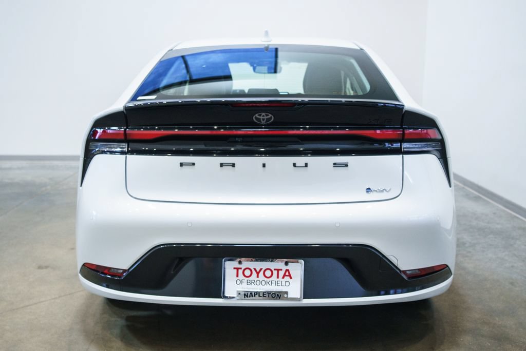 Used 2025 Toyota Prius XLE FWD image 8
