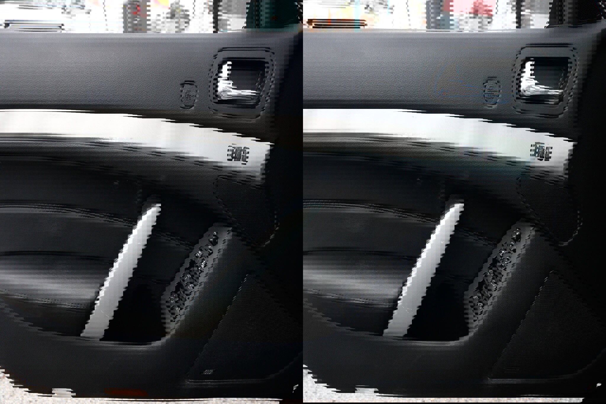 Used 2014 INFINITI Q60 Convertible w/ Premium Package image 48