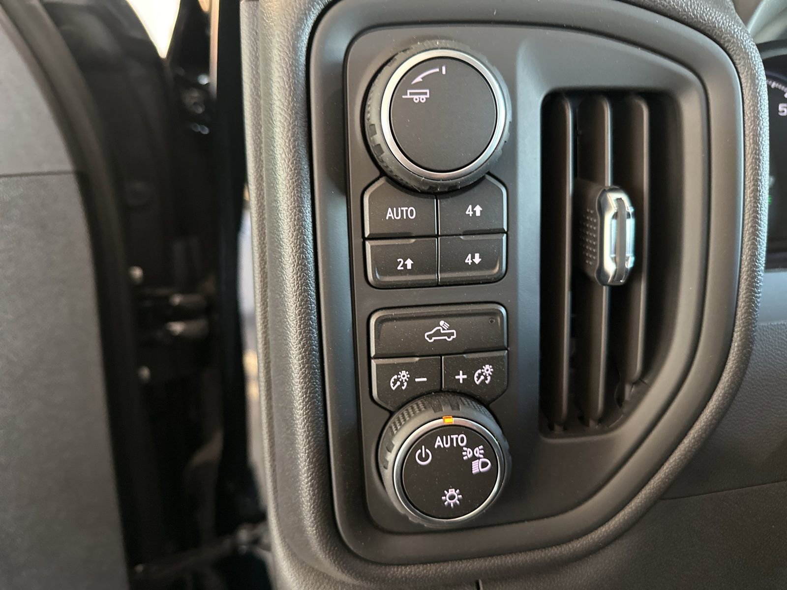 New 2026 Chevrolet Silverado 1500 Custom Trail Boss w/ Turbomax Blackout Package AWD/4WD image 17