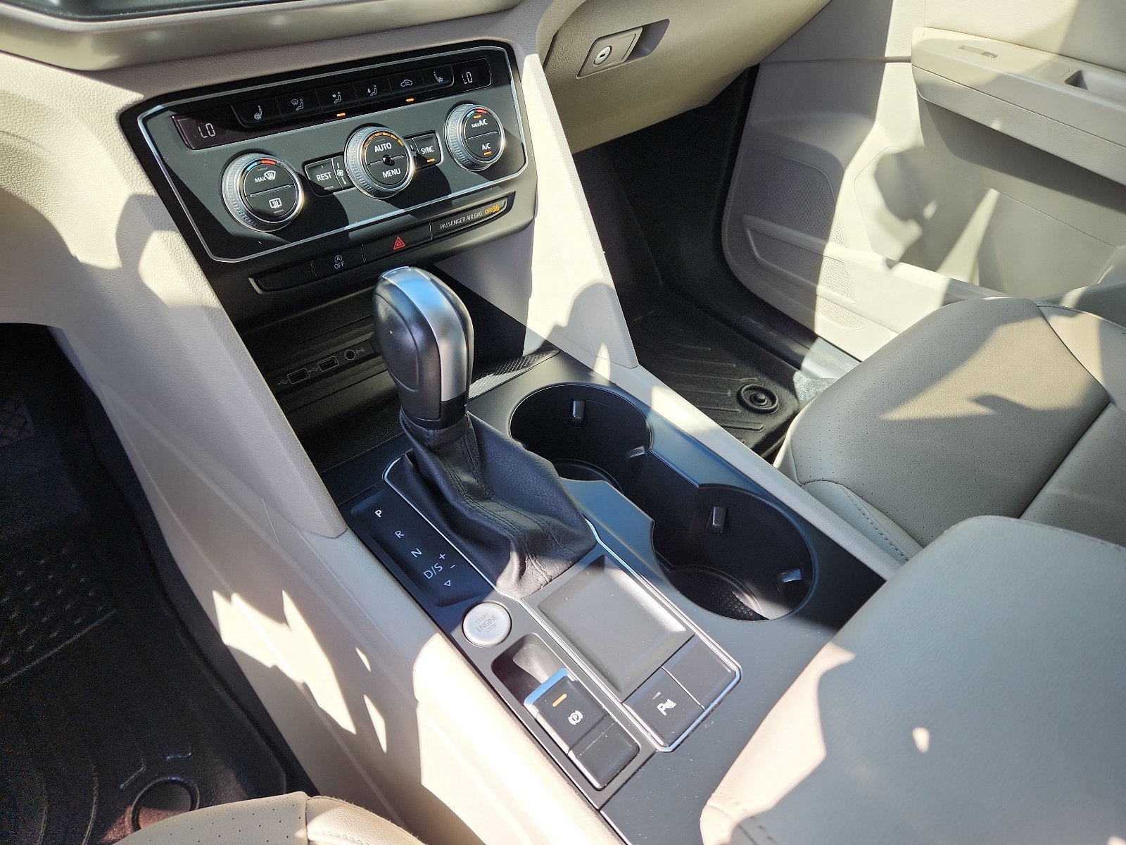 Used 2021 Volkswagen Atlas SE w/ Panoramic Sunroof Package image 18