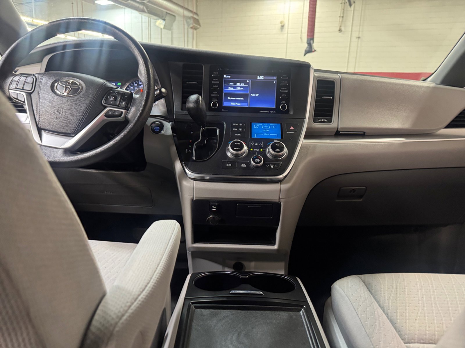 Certified 2019 Toyota Sienna LE w/ LE Preferred Package FWD image 20